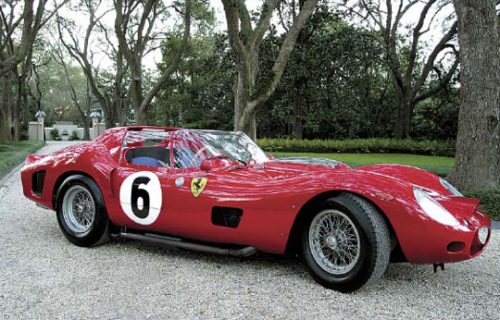 Atelier du Loft Mobilier avec pièces auto 24 heures du Mans 1962 vainqueur Ferrari