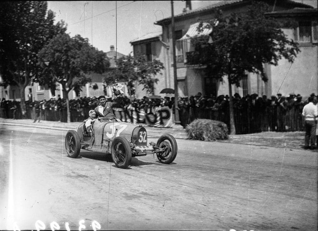 1932 Anne Cecile_Rose-Itier sur Bugatti Trophée de Provence