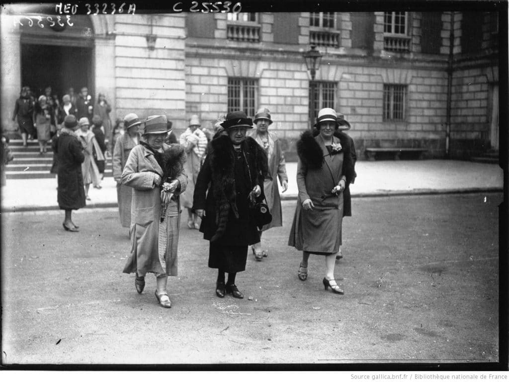 Première sortie de l'automobile Club féminin : la Duchesse d'Uzès à Rambouillet : [photographie de presse] / Agence Meurisse