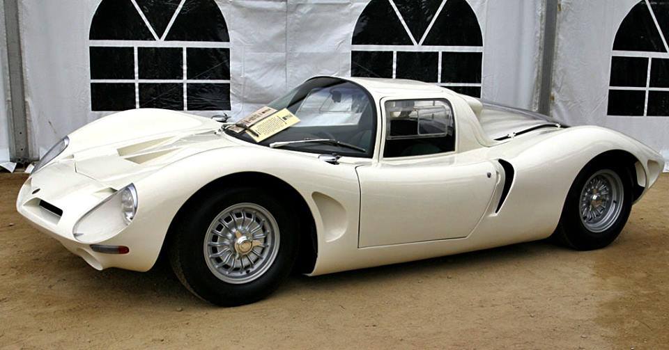 Bizzarrini P538 Duc D'Aoste (1967 Avec le moteur Chevrolet V8 de 5.300 cc avec 365 CV qui équipait le corvette Exposition Voitures Anciennes THIANT