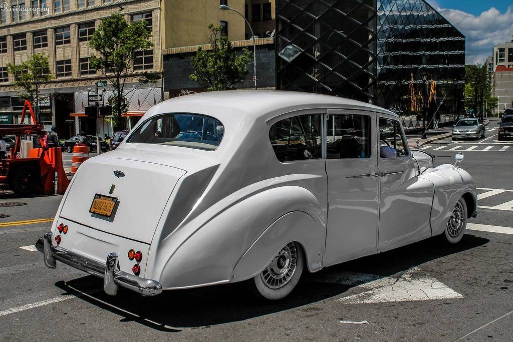 austin A125 Sheerline 1951 Auto Moto Rétro ROUEN 4e weekend septembre30.000 m² d'expo intérieure extérieure 240 exposants 80 clubs 450 véhicules exposés Parc des Expositions Métropole