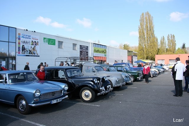 RDV mensuel autos anciennes CHARTRES 2e dimanche de Mars à Novembre Agenda événements autos motos de Daniela DAUDE artiste Art automobile