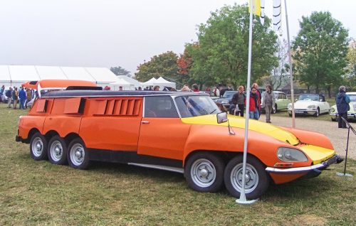 Article rédigé par Daniela DAUDE artiste Mobilier avec pièces auto moto Découvrez la fabuleuse histoire de la Citroën DS Mille-Pattes Michelin avec deux V8