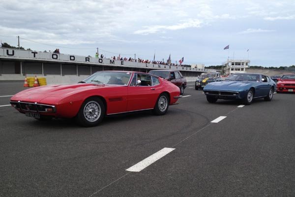 Autodrome Italian Meeting MONTLHERY A ne pas manquer pour découvrir,rouler...toutes les marques sont présentent Ferrari,Fiat, Maserati,Alfa, Ducati... Agenda événements auto moto de Daniela DAUDE artiste mobilier avec pièces auto moto