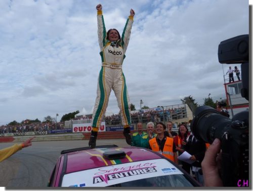 Adeline Sangnier Loheac 2012 Adeline Sangnier n'a que 22 ans et bataille pour le titre 2009 Adeline Sangnier Championnat de France de Rallycross 2012 Article rédigé par Daniela DAUDE artiste sur l'univers auto moto Adeline Sangnier court avec les hommes en Rallycross, devenant triple Championne de France