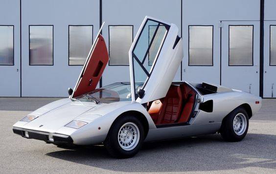 Lamborghini Countach LP 400 1974 Classic Festival roulage sur circuit NOGARO roulage piste,F1,rallye touristique,avions anciens Agenda événements auto Daniela DAUDE artiste Art automobile