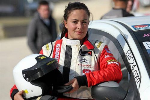 Adeline Sangnier n'a que 22 ans et bataille pour le titre 2009 Adeline Sangnier Championnat de France de Rallycross 2012 Article rédigé par Daniela DAUDE artiste sur l'univers auto moto Adeline Sangnier court avec les hommes en Rallycross, devenant triple Championne de France