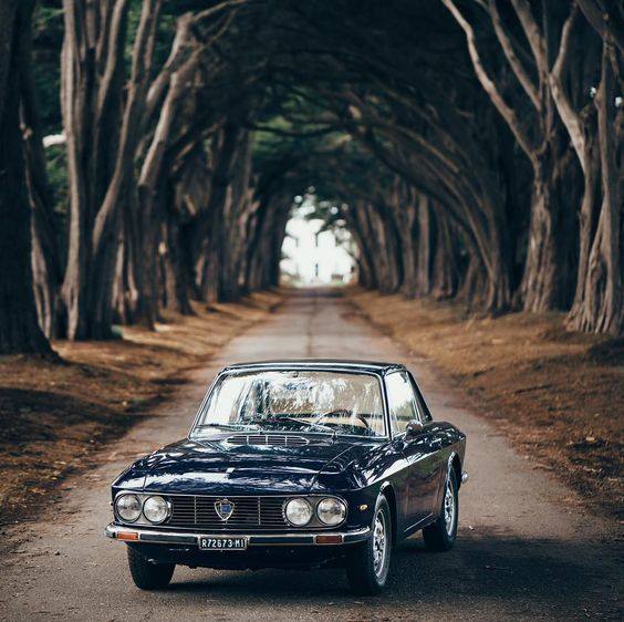 Lancia Fluvia coupé Ronde historique des Alpilles EYGUIERES (13) 3e samedi octobre |Agenda événements auto moto en France et Europe de Daniela DAUDE artiste ART automobile