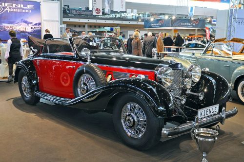 Retro Classics, attire des foules de visiteurs, au parc expositions, c'est le must pour tous les fans d'autos classiques | Agenda d'événements auto moto de Daniela DAUDE artiste Art Automobile