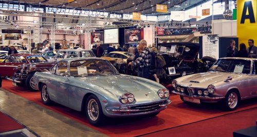 Retro Classics, attire des foules de visiteurs, au parc expositions, c'est le must pour tous les fans d'autos classiques | Agenda d'événements auto moto de Daniela DAUDE artiste Art Automobile