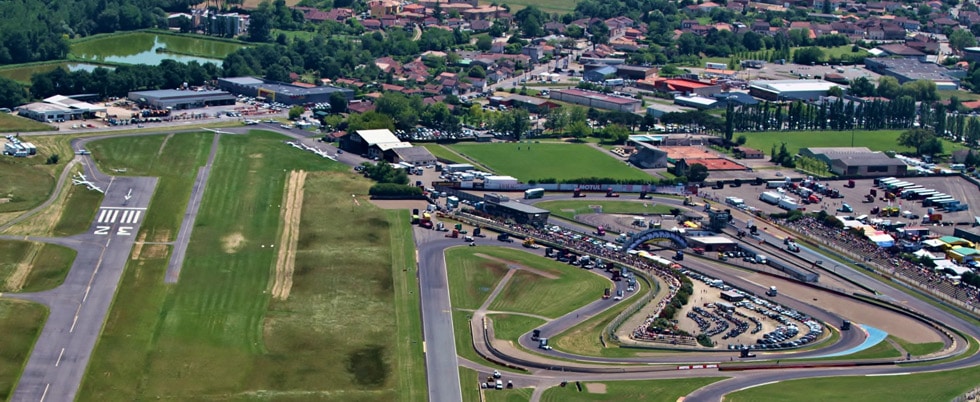 Pour Piloter sa voiture sur Circuit Nogaro : Voici les infos : Coordonnées du circuit, détail du tracé, vue aérienne, calendrier et inscription des prochaines sorties.