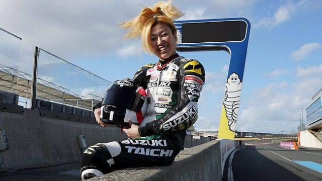 Naoko pilote féminine moto