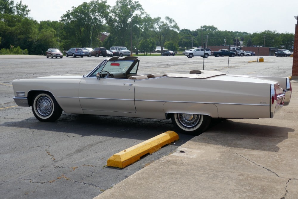 1968 Cadillac Convertible. dEvILLE Matinale premier dimanche POITIERS