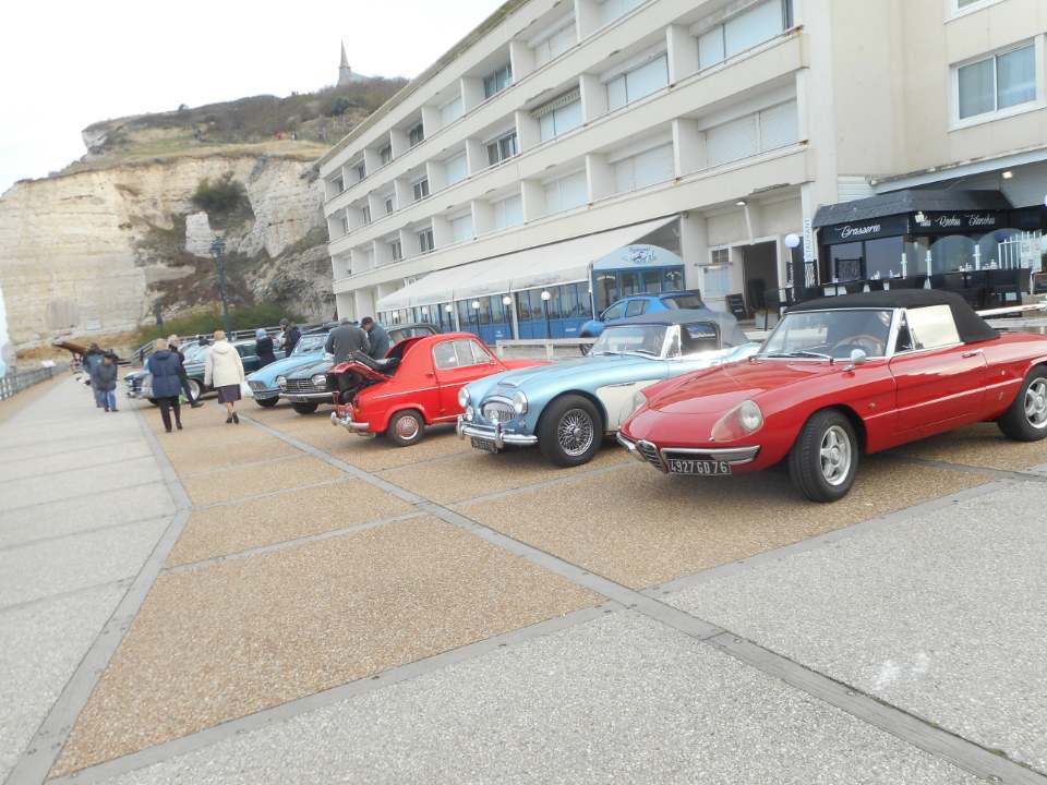  Mensuel ETRETAT est organisé par  Vespa Club Côte Normande