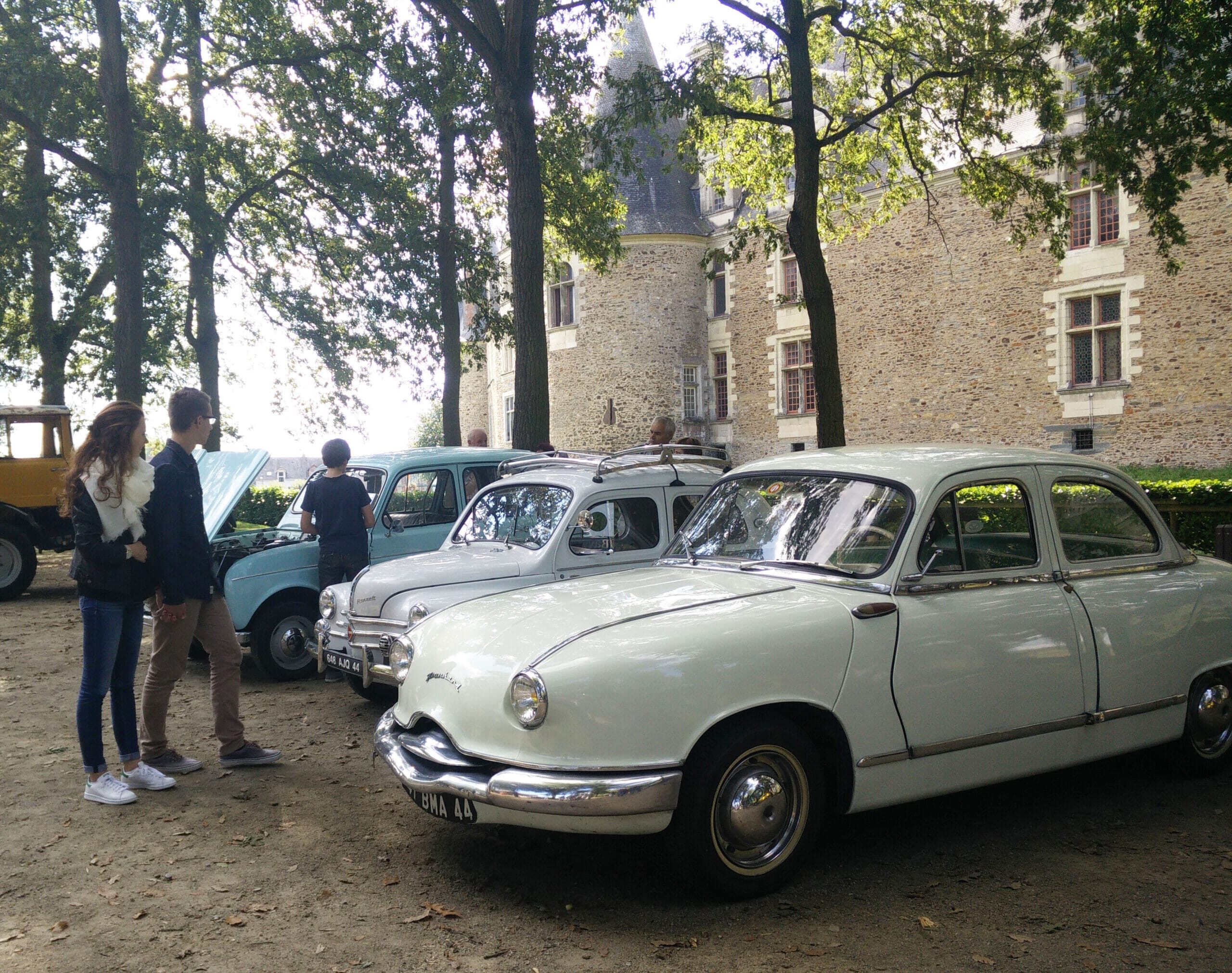 Rencontre avec Retromobiles de la Mée CHATEAUBRIANT